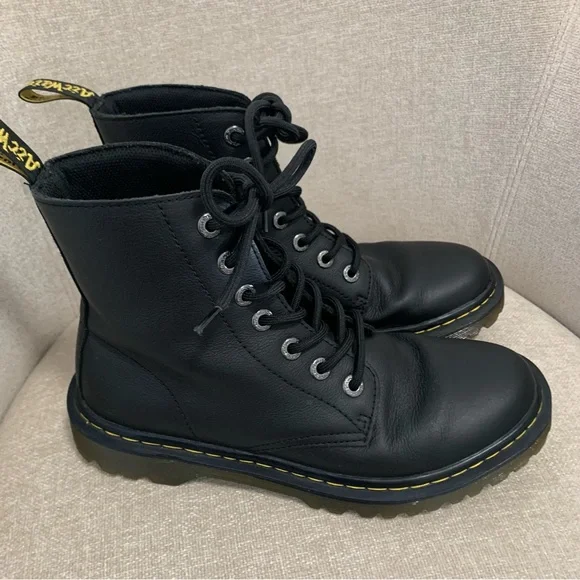 Dr Martens 1460 Women’s Smooth leather Lace-Up Boots - Picture 2 of 6